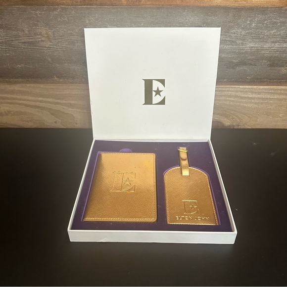 ELTON JOHN Farewell Tour Gold PASSPORT HOLDER & LUGGAGE TAG Limited - Picture 1 of 7